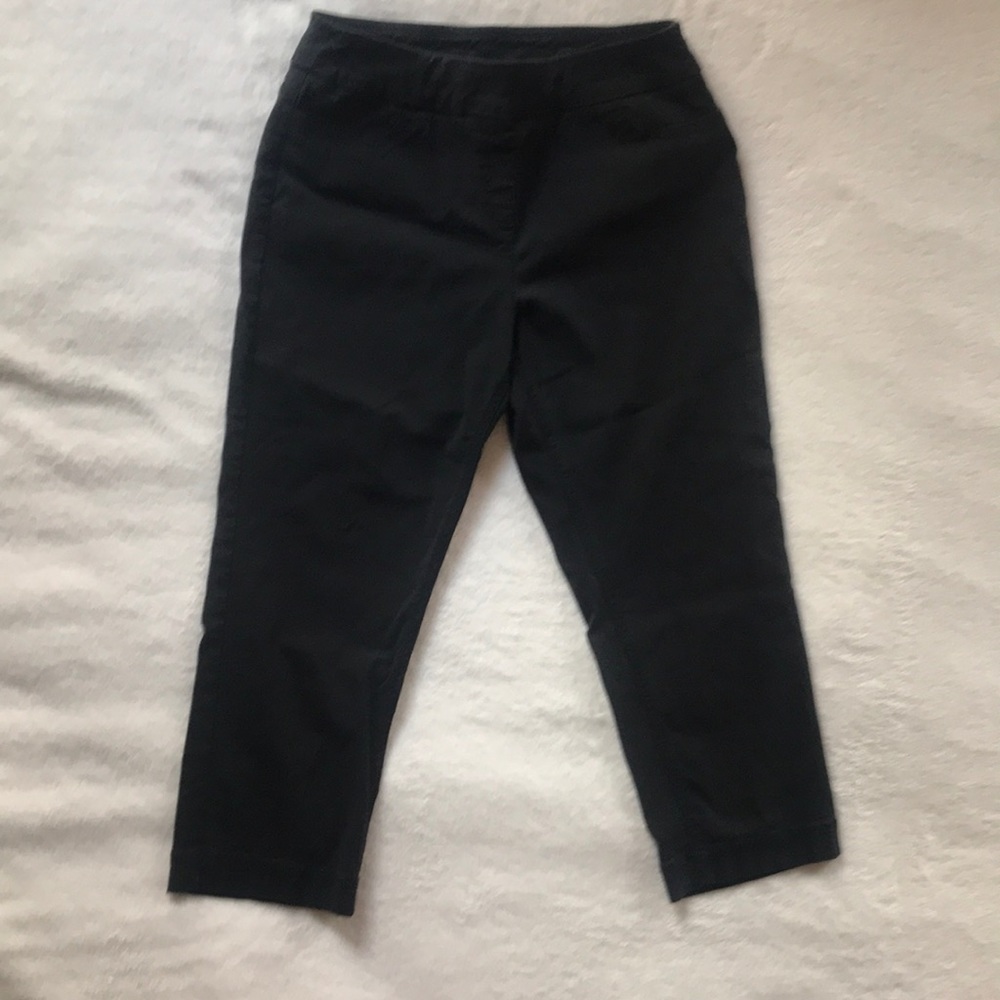 Black elastic waist Capri pants